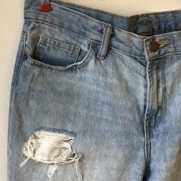 𝅺BDG jeans tapered leg light wash. High rise distressed, busted knee - Picture 2 of 6